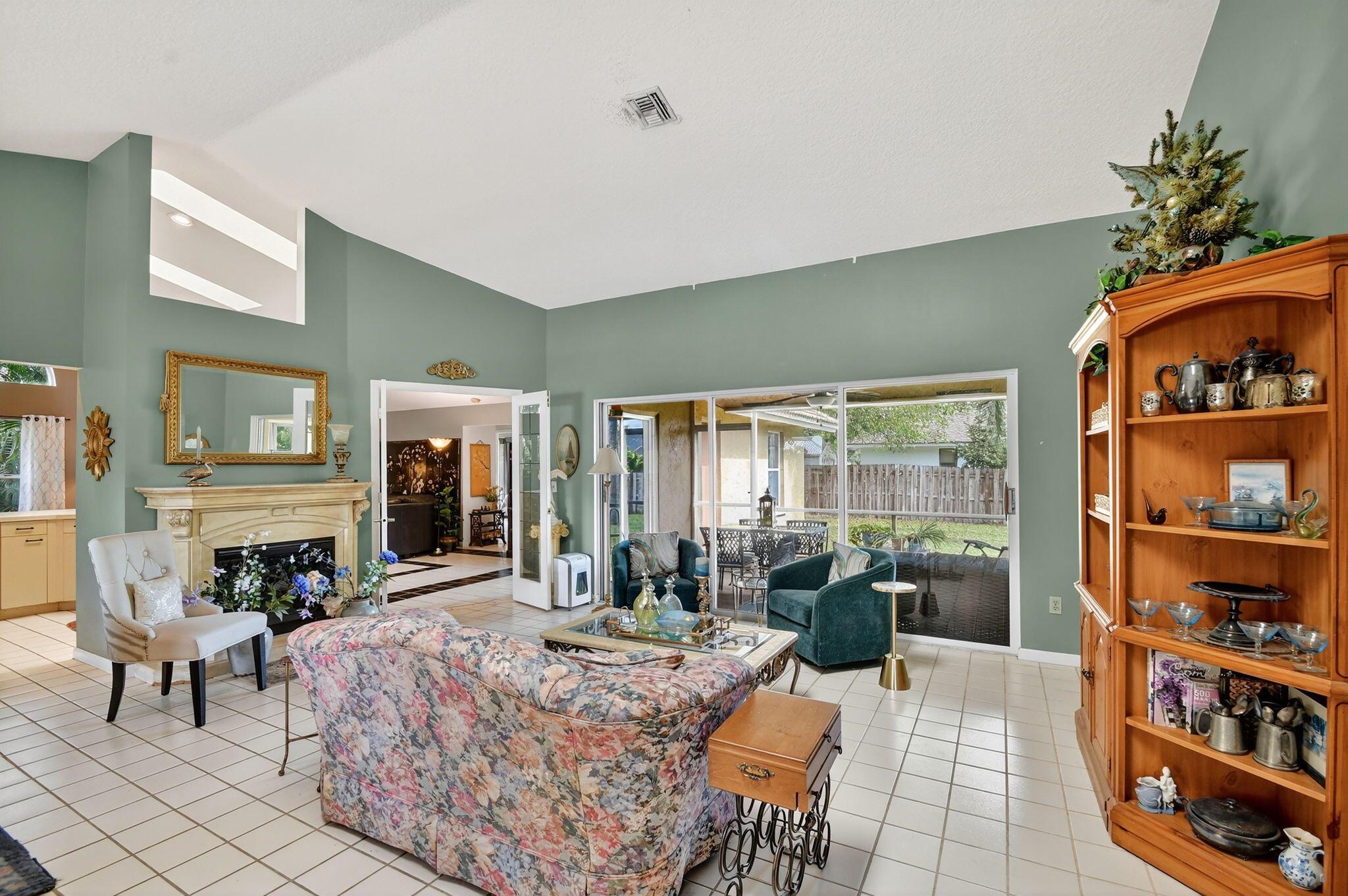 SUGAR POND MANOR OF WELLI - Residential