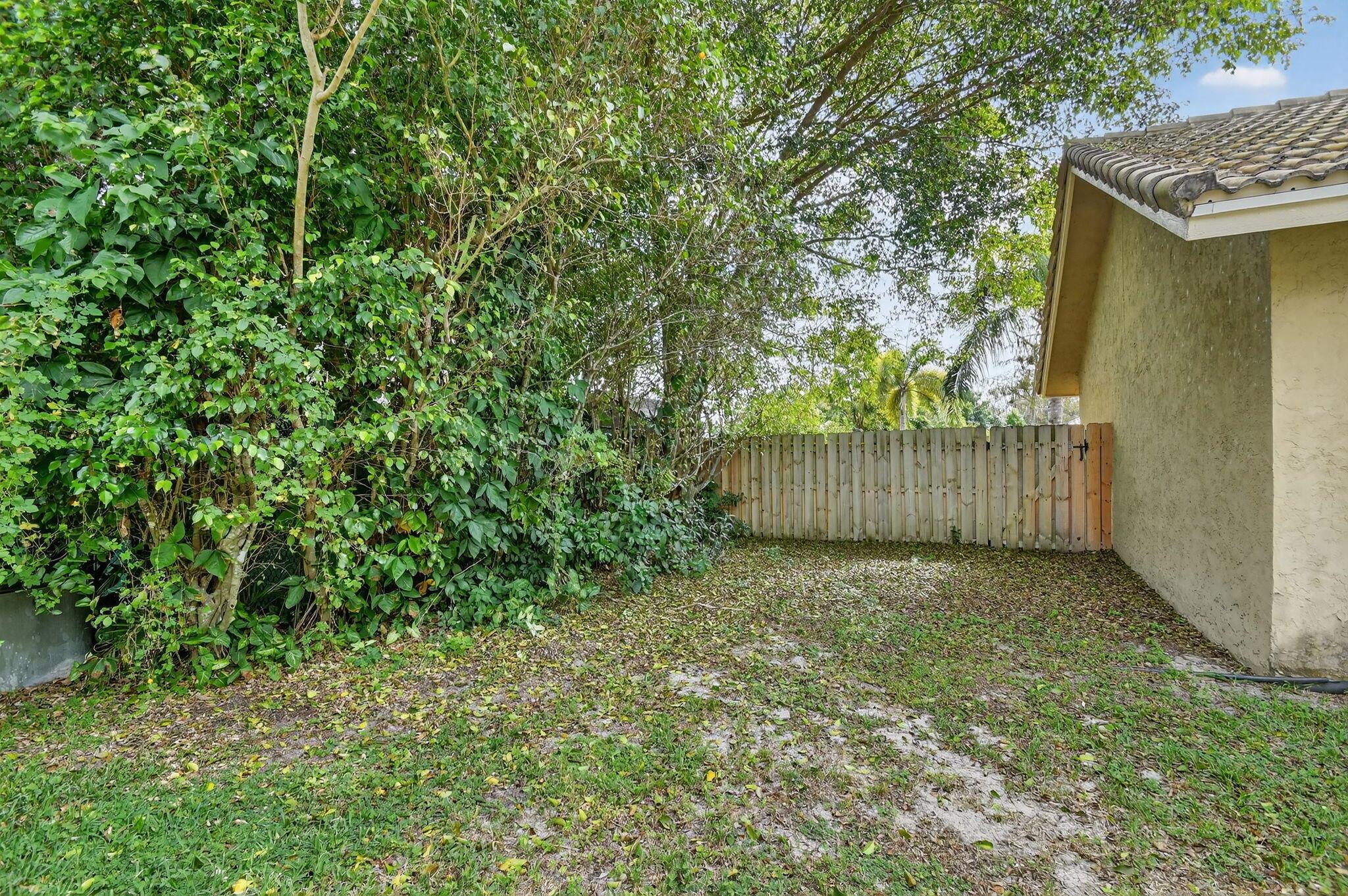 SUGAR POND MANOR OF WELLI - Residential