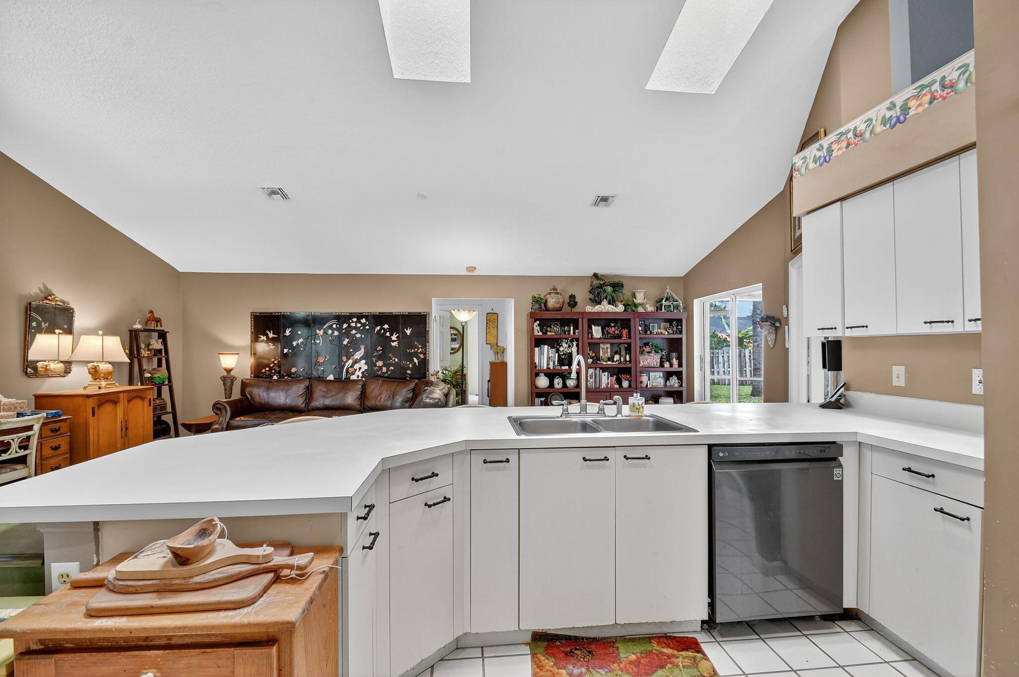 SUGAR POND MANOR OF WELLI - Residential