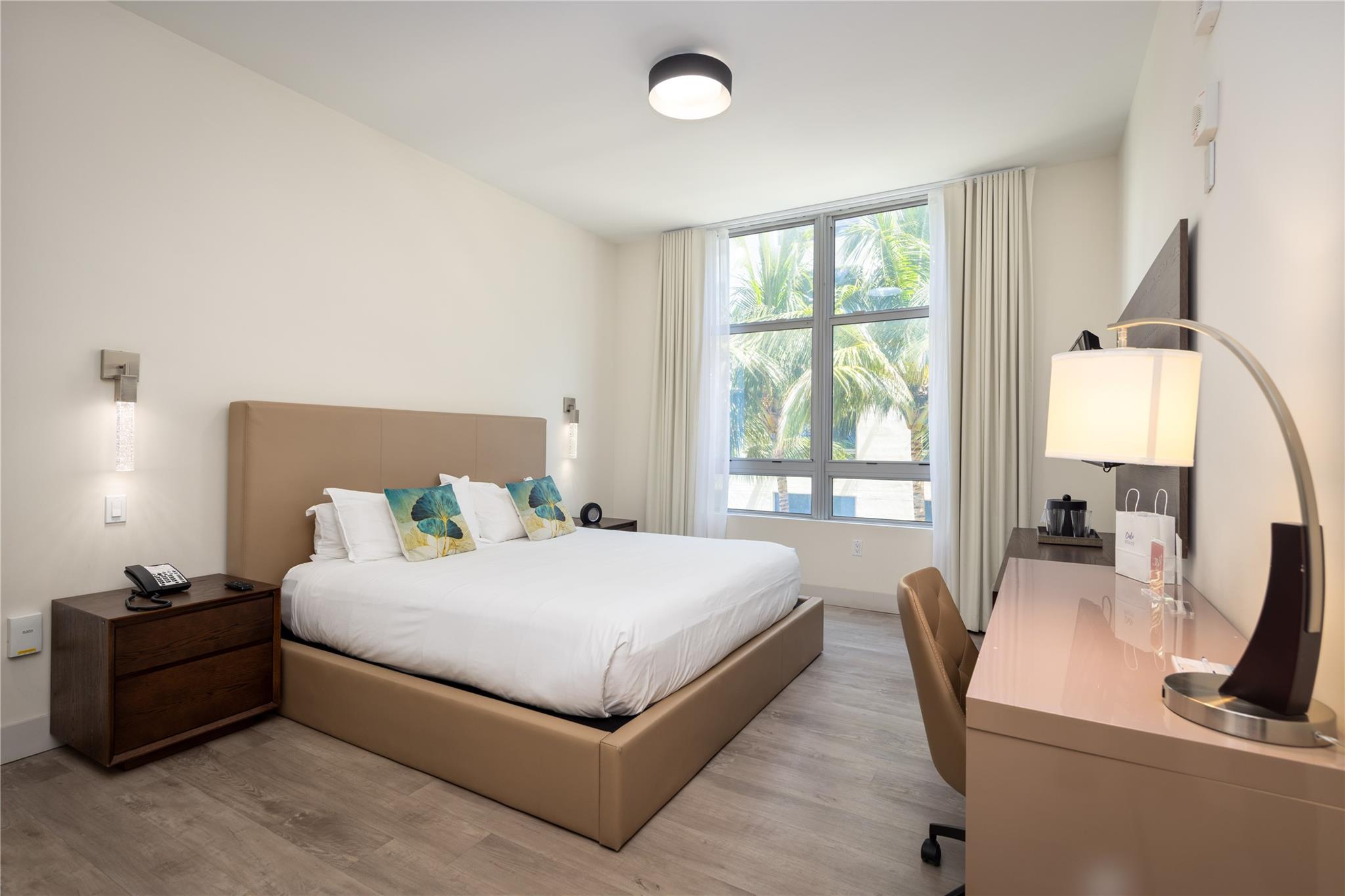 Costa Hollywood - Residential