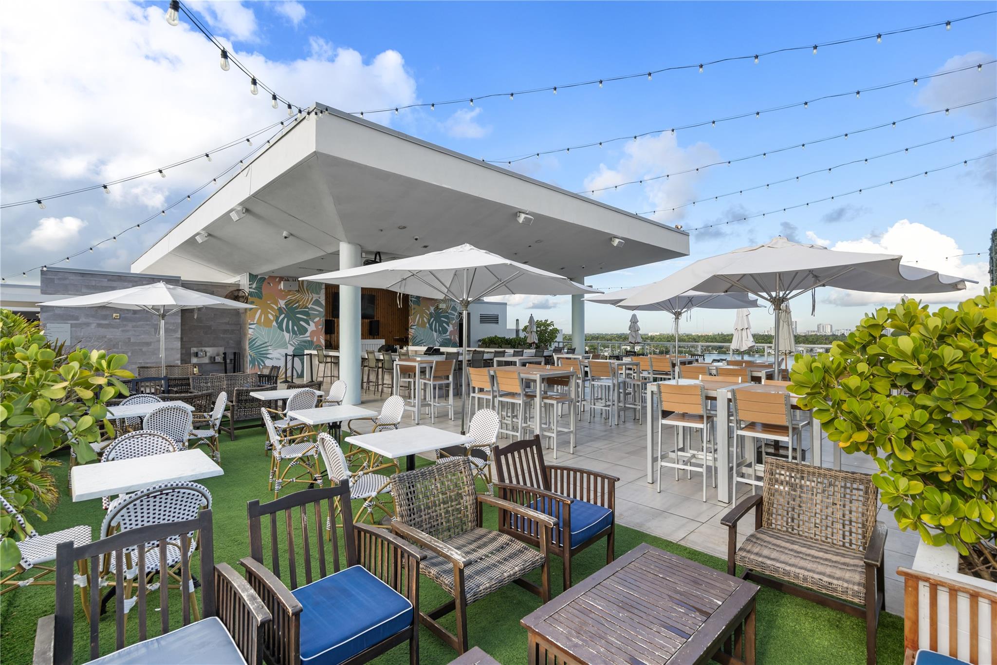 Costa Hollywood - Residential