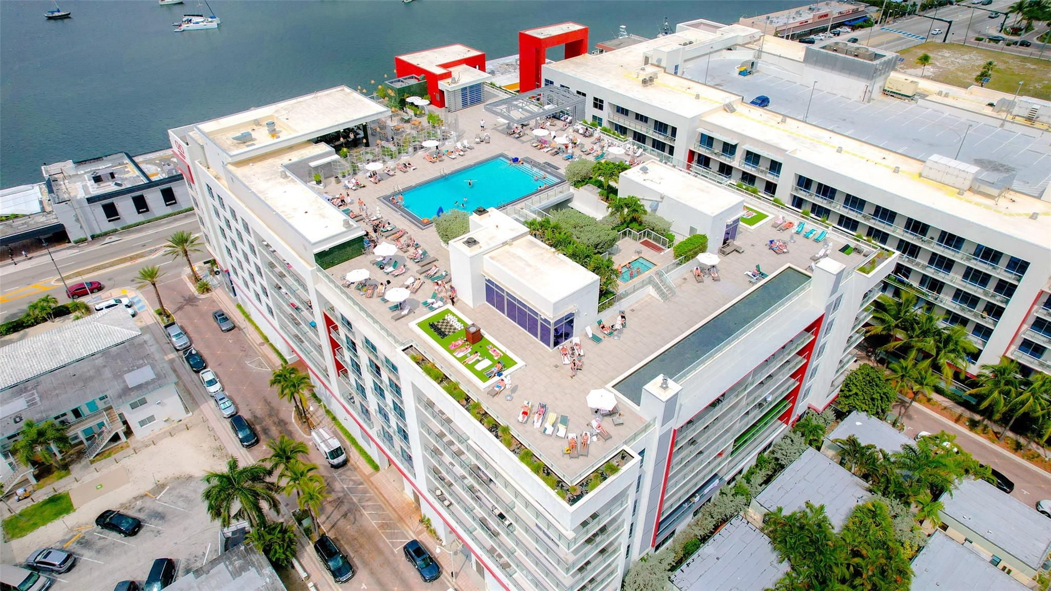 Costa Hollywood - Residential