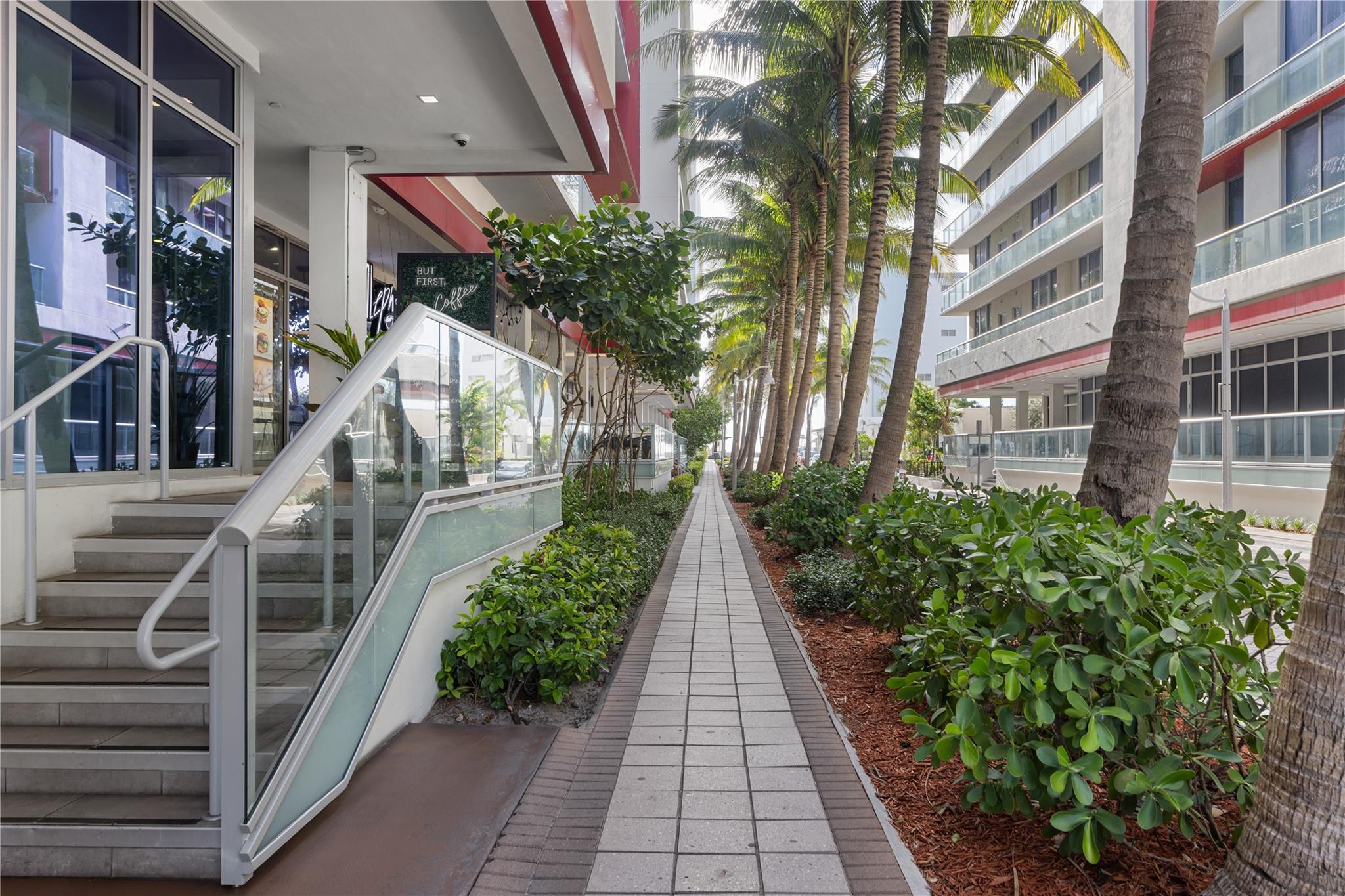 Costa Hollywood - Residential