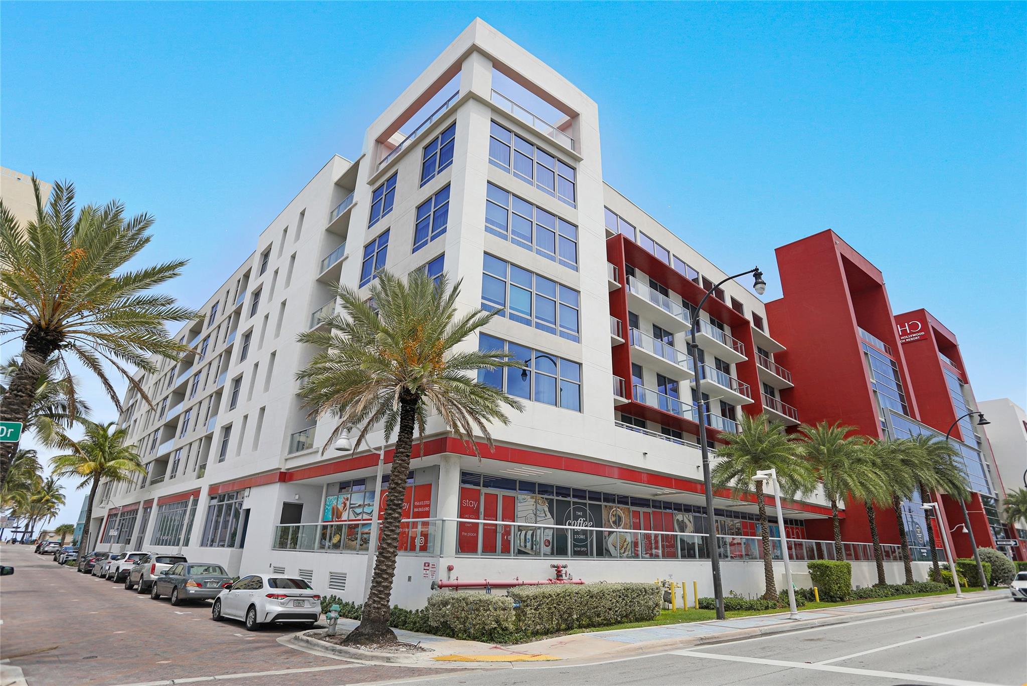 Costa Hollywood - Residential