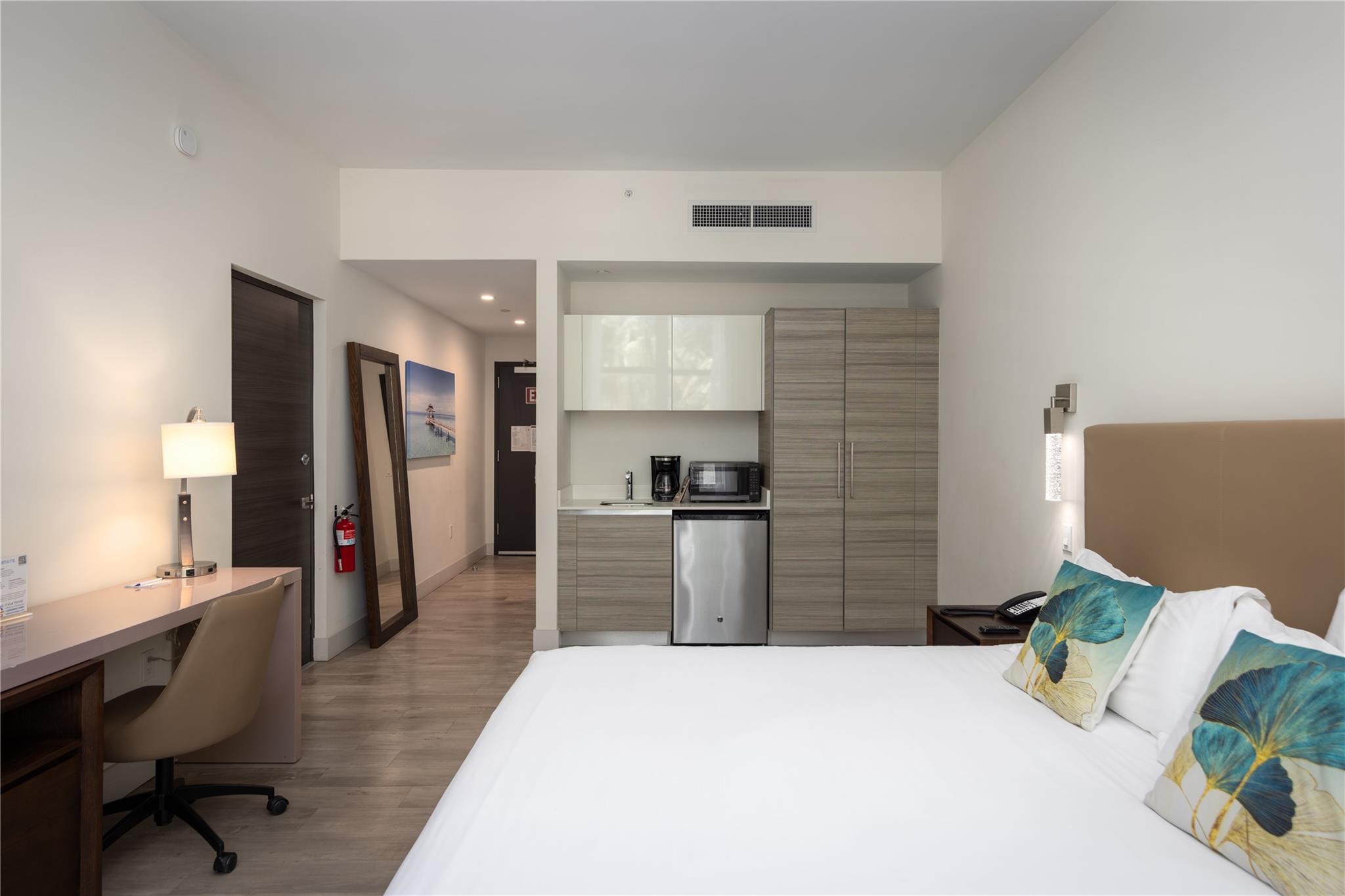 Costa Hollywood - Residential