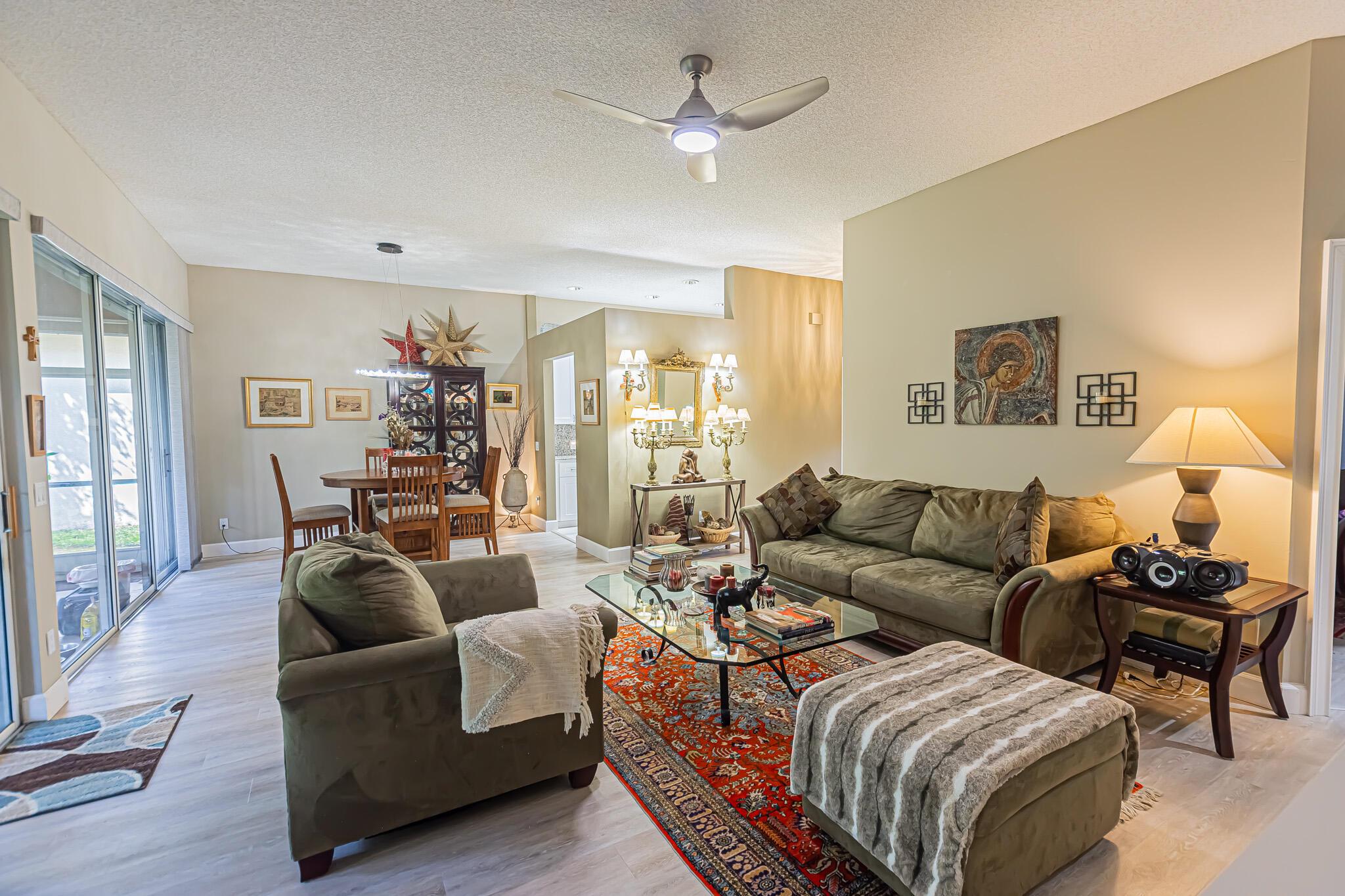 1558 NW Amherst Drive, Port St Lucie, FL, 34986/$359,888 4 1558 NW Amherst Drive