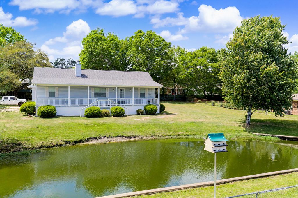 Photo of 7327 Glidden Lane, Pensacola, FL 32526 (MLS # B26012662)