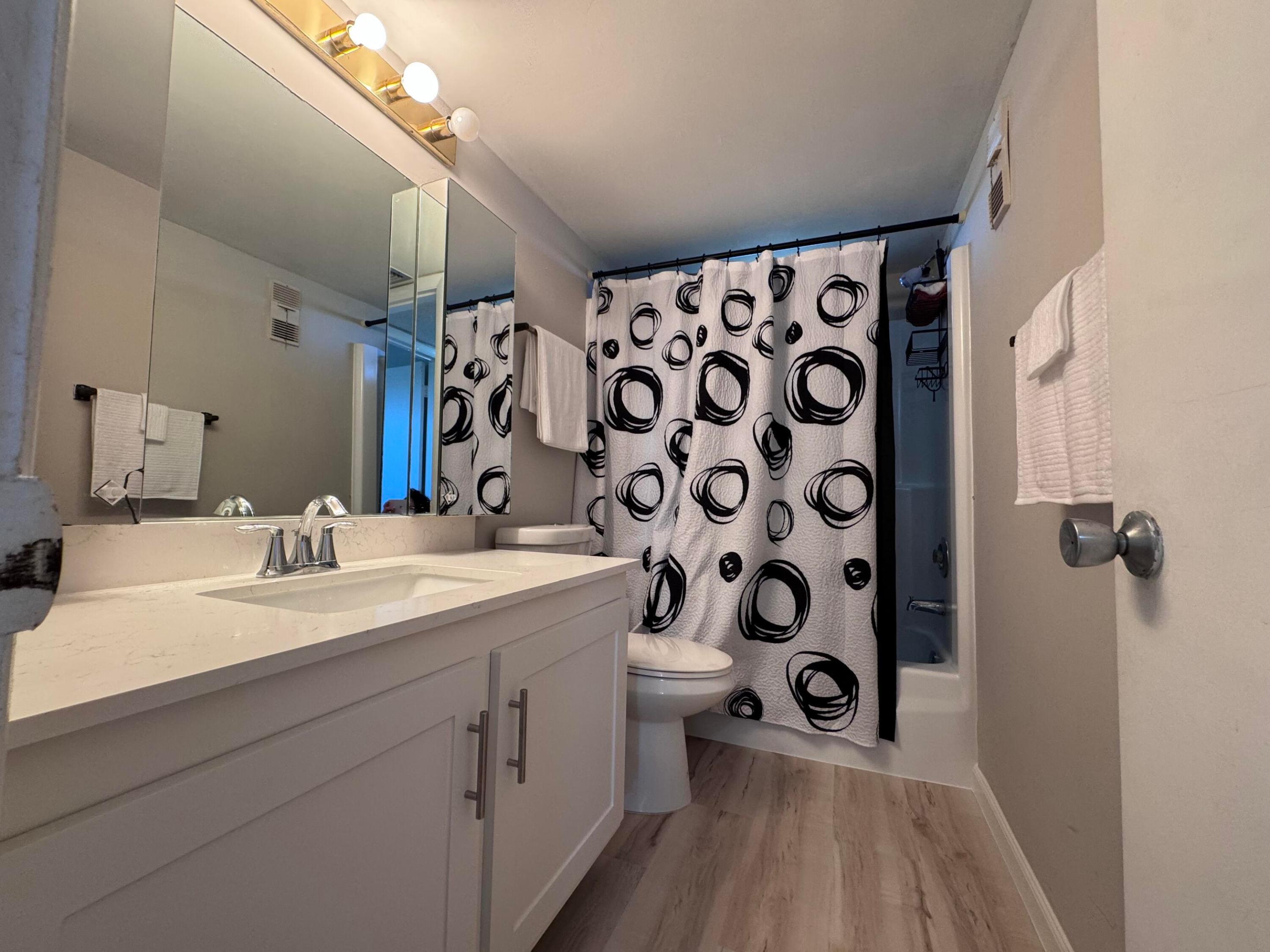 VILLAGE ROYALE GREENHILL CONDO - Residential Lease