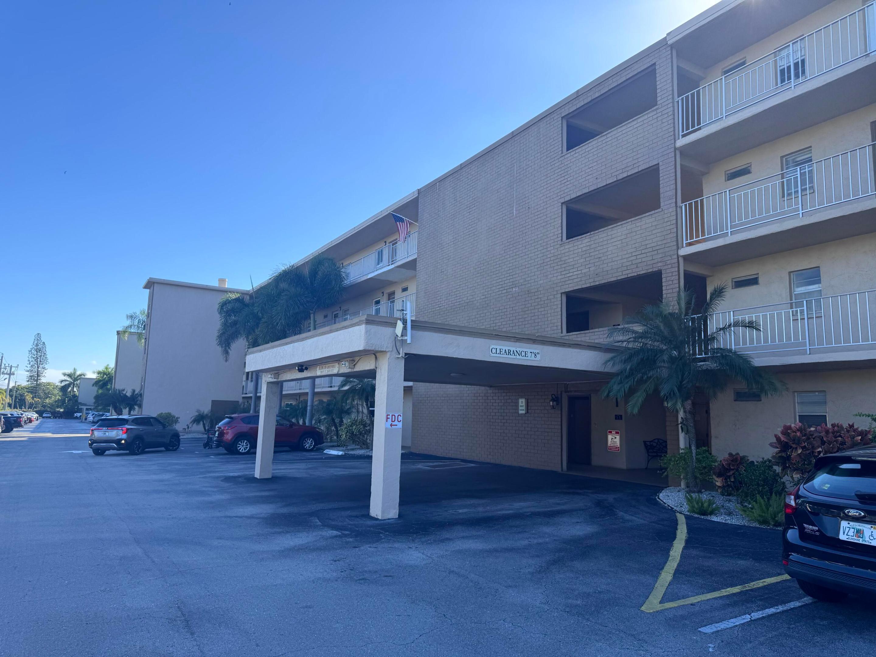 VILLAGE ROYALE GREENHILL CONDO - Residential Lease