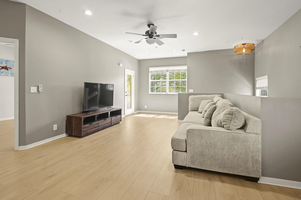 TEQUESTA TRACE CONDO - Residential