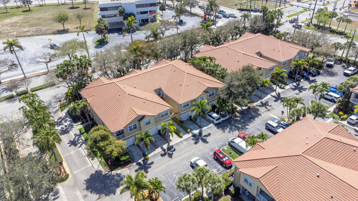 TEQUESTA TRACE CONDO - Residential