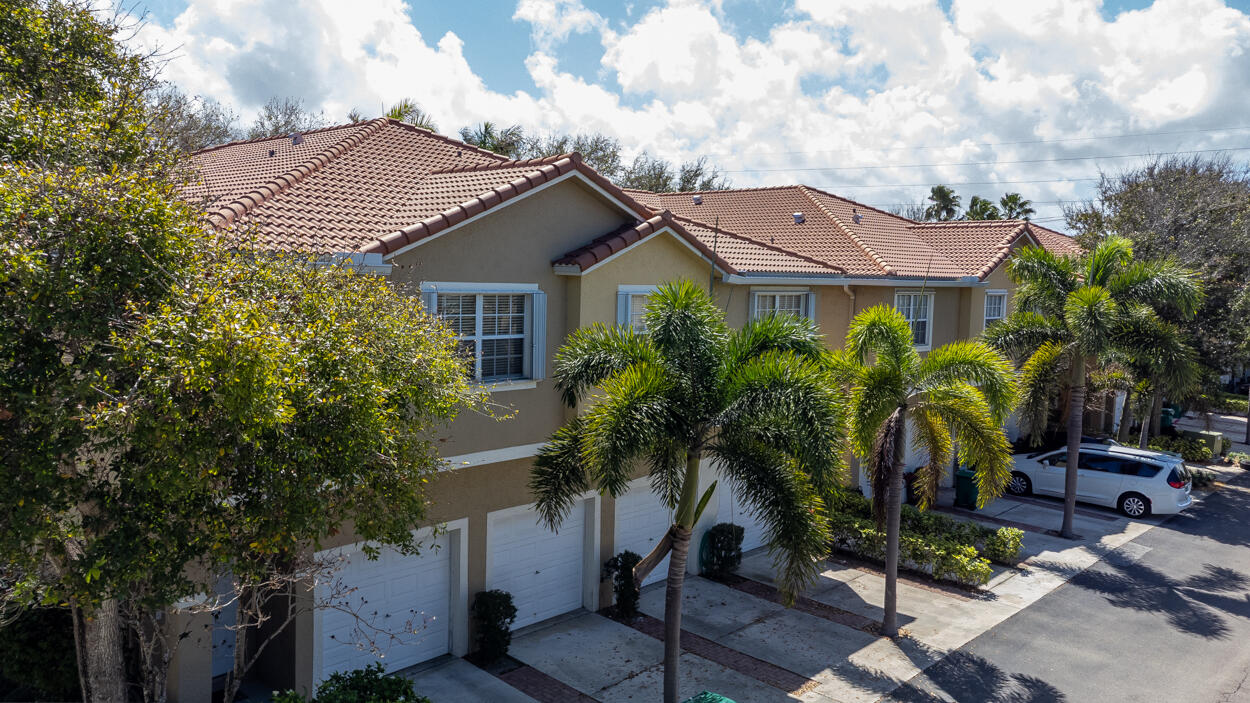 TEQUESTA TRACE CONDO - Residential