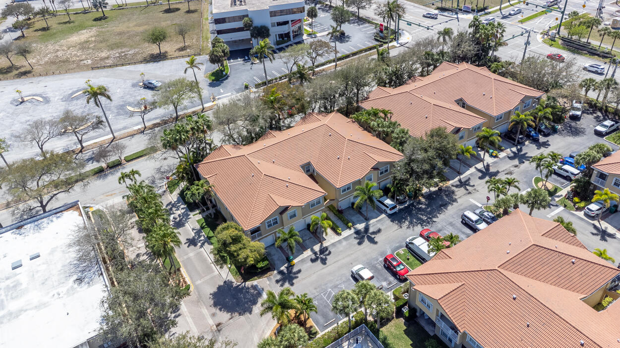 TEQUESTA TRACE CONDO - Residential