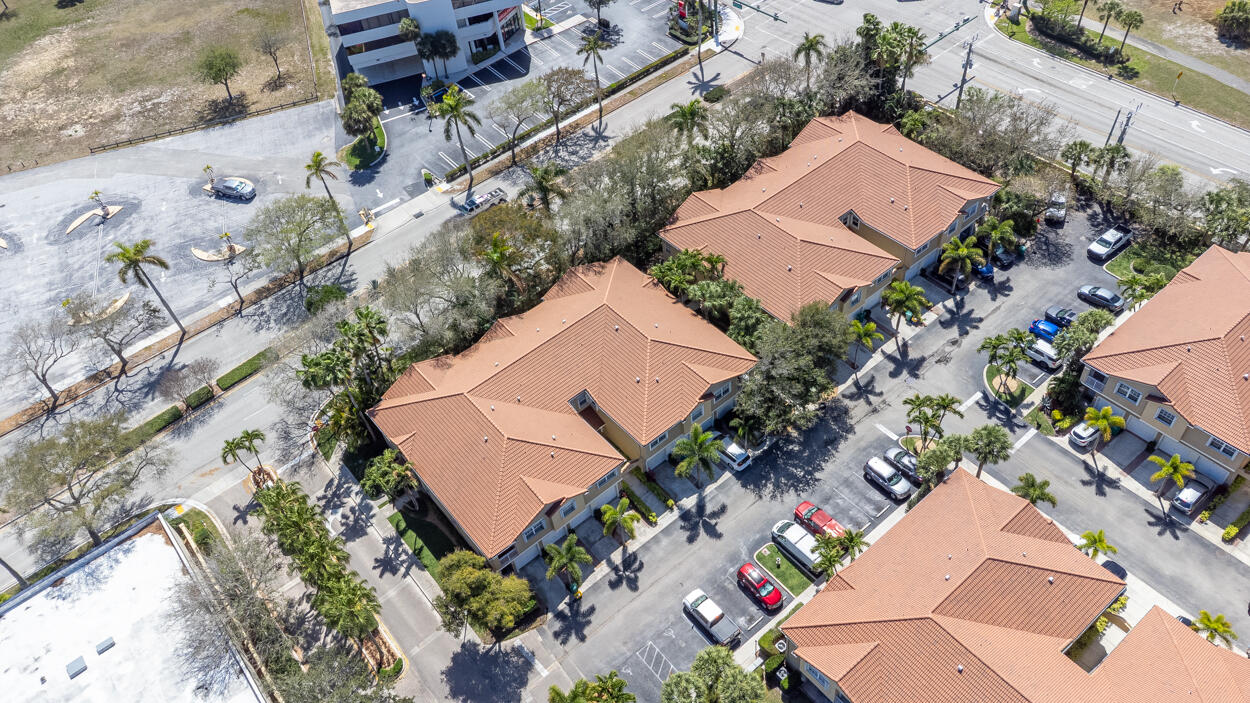 TEQUESTA TRACE CONDO - Residential