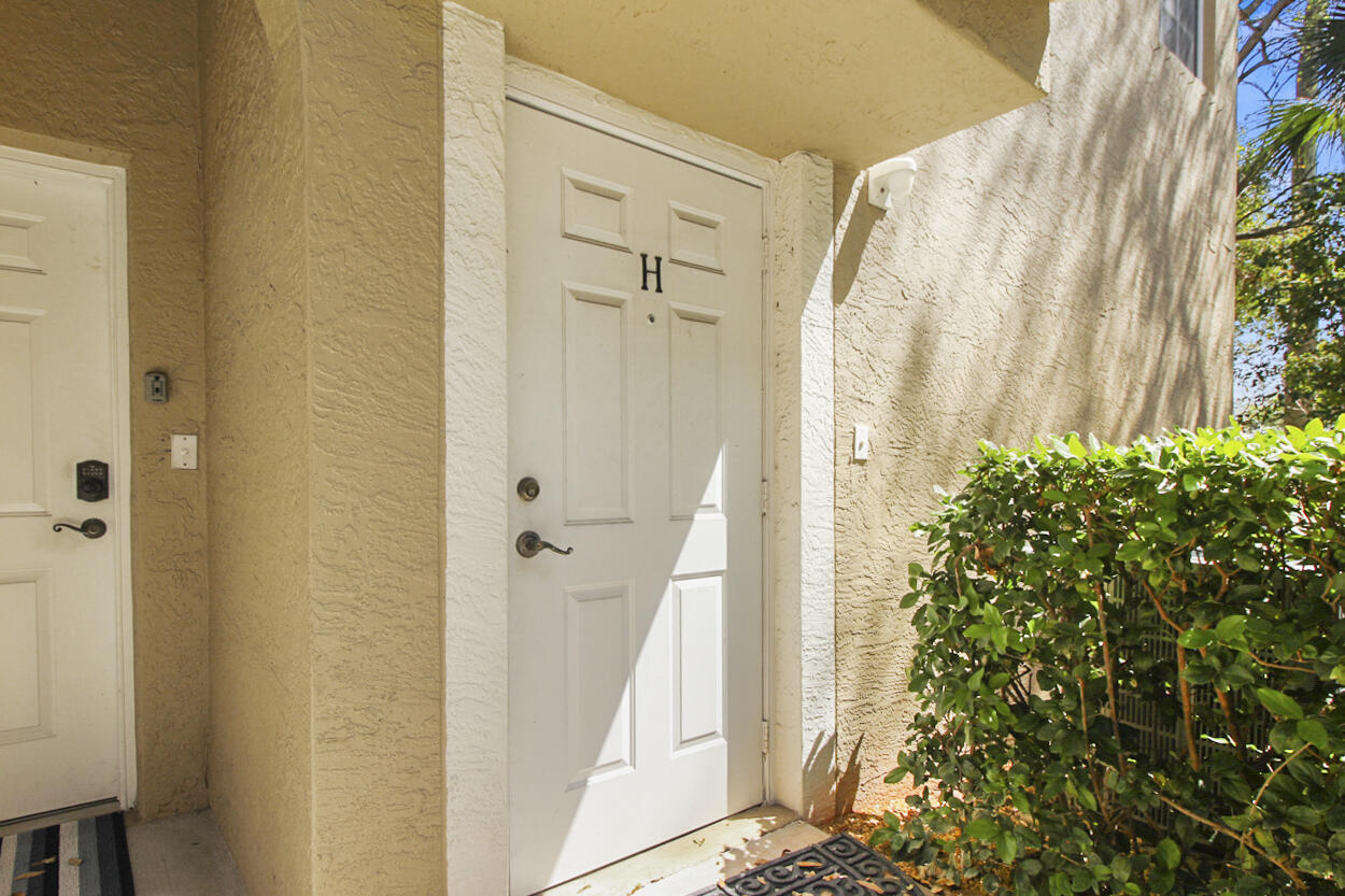 TEQUESTA TRACE CONDO - Residential