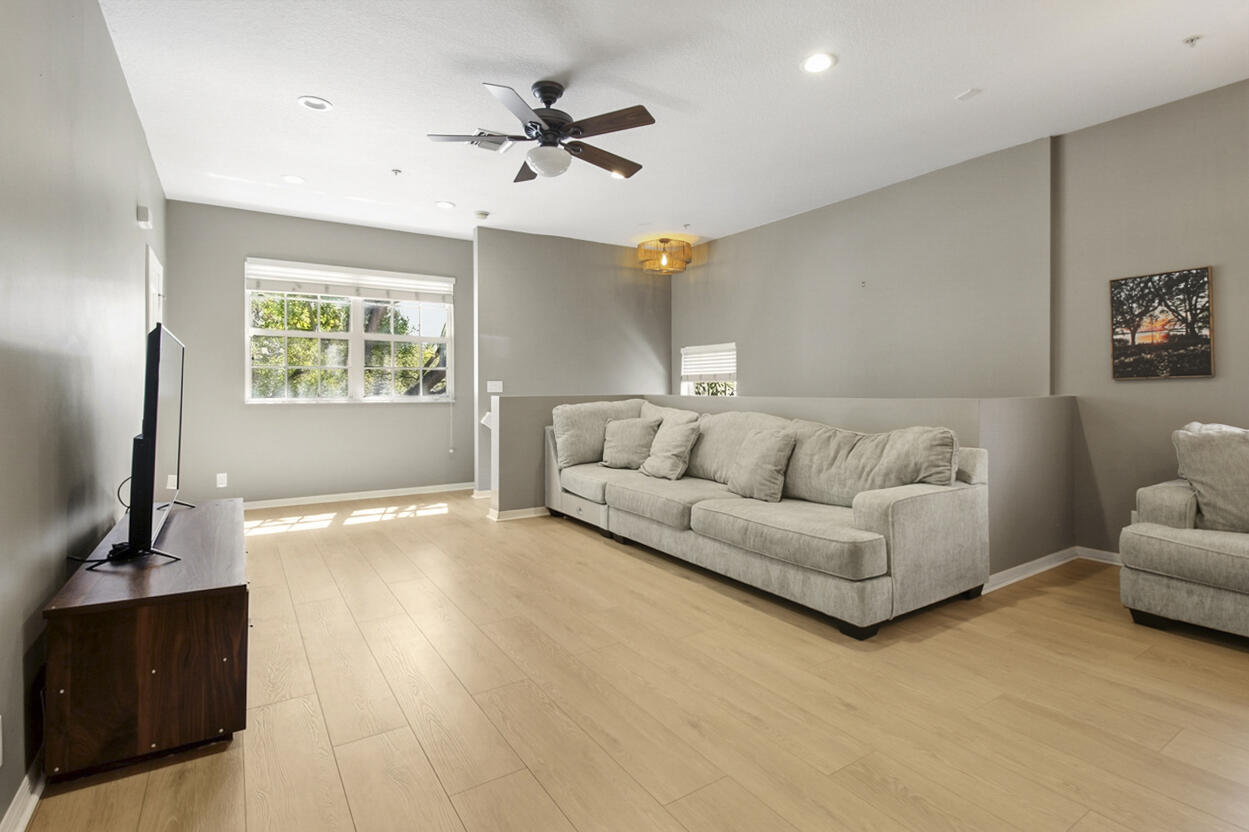 TEQUESTA TRACE CONDO - Residential