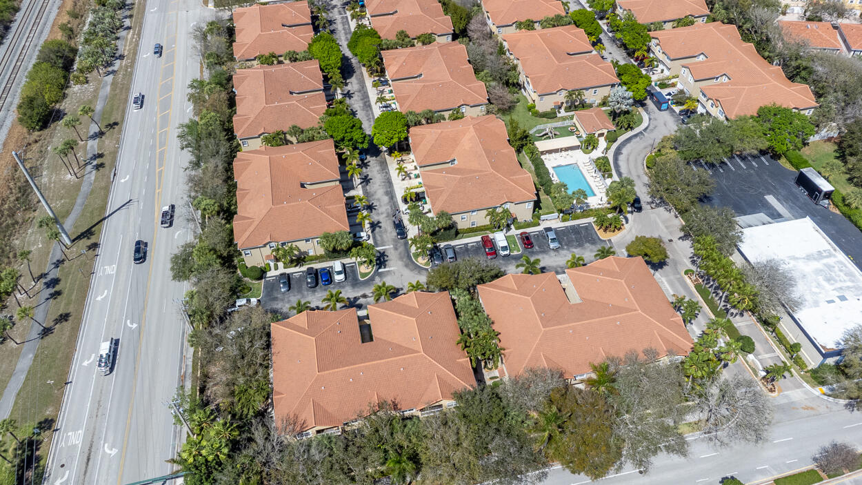 TEQUESTA TRACE CONDO - Residential