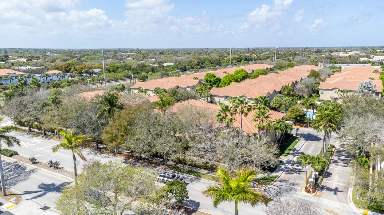 TEQUESTA TRACE CONDO - Residential