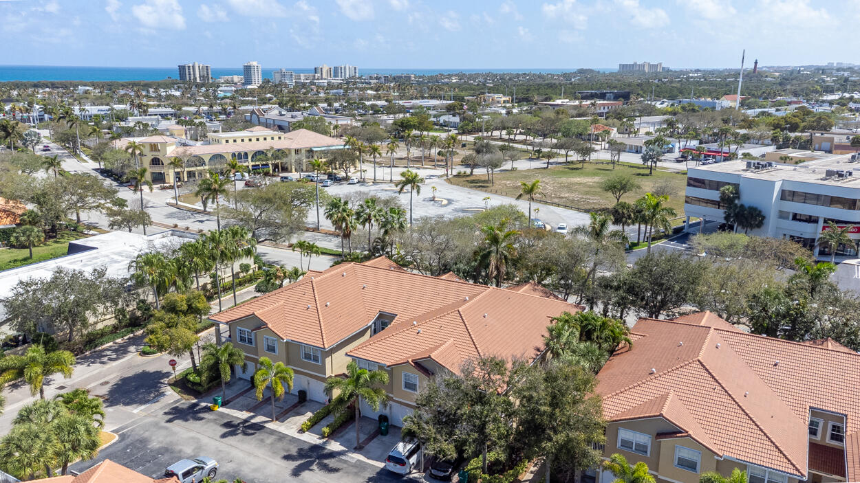 TEQUESTA TRACE CONDO - Residential