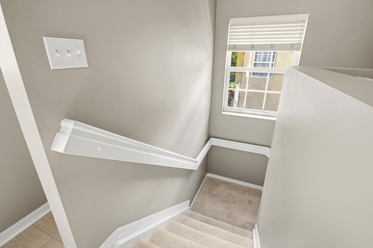 TEQUESTA TRACE CONDO - Residential