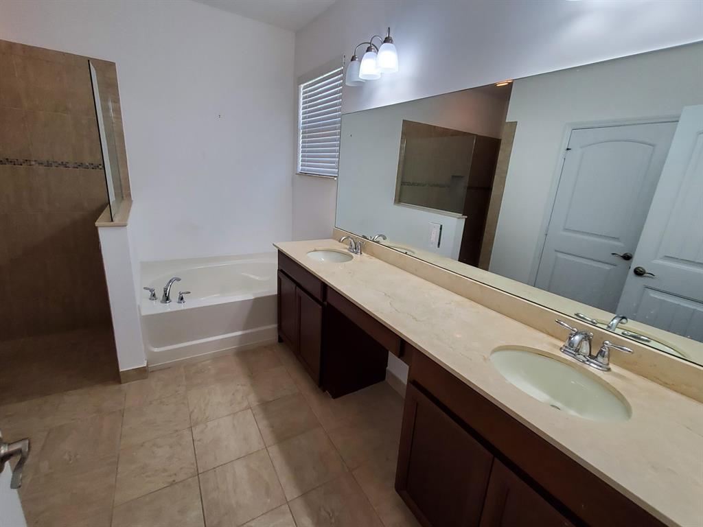 PINECREST LAKES PH 10 - Residential