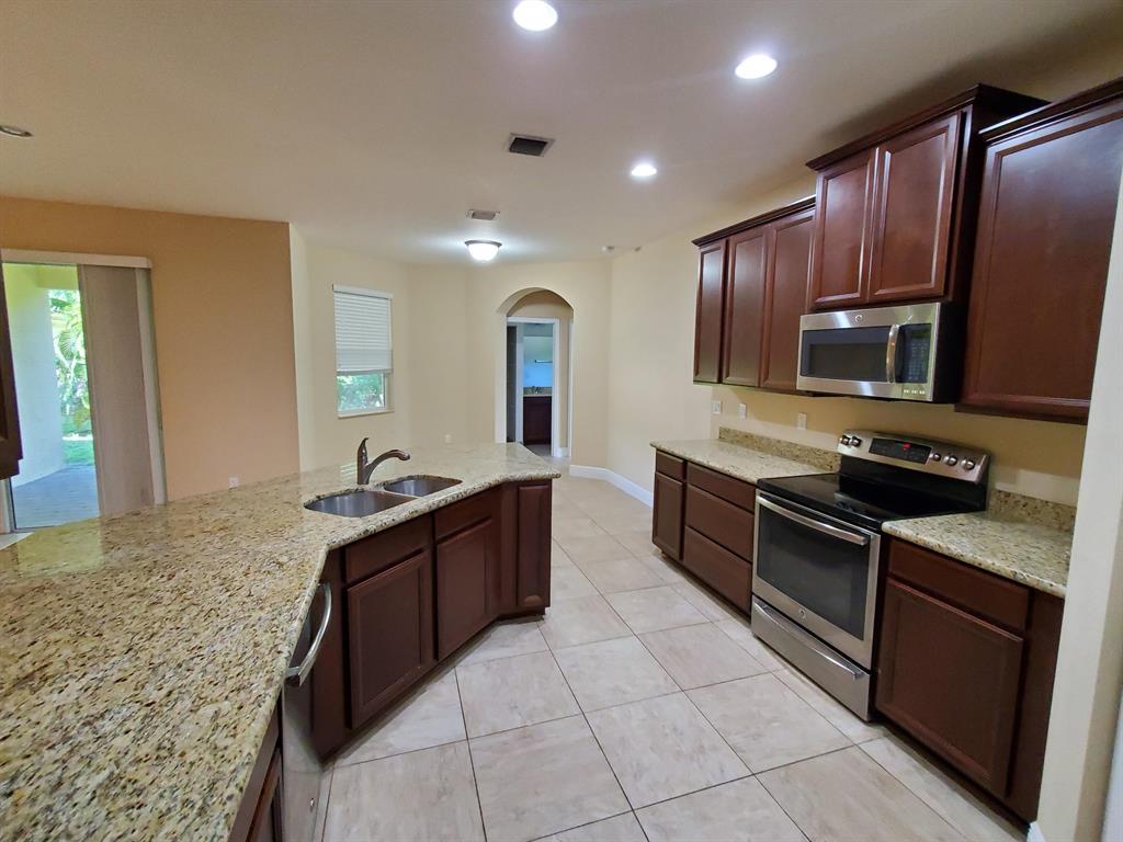 PINECREST LAKES PH 10 - Residential