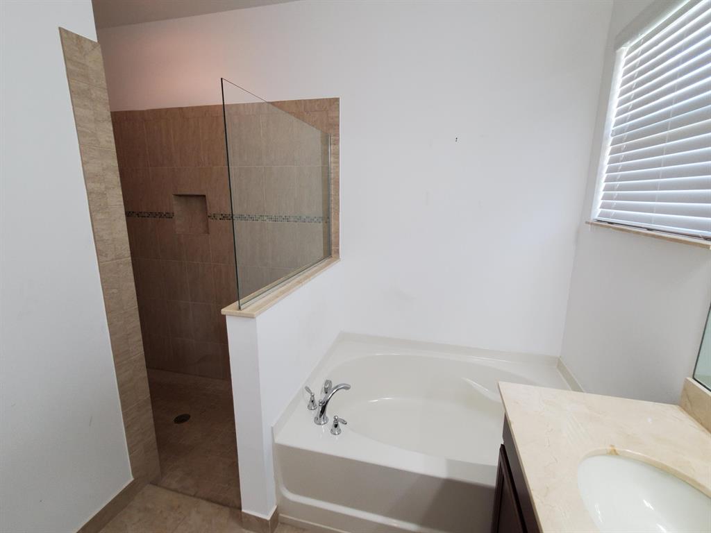 PINECREST LAKES PH 10 - Residential