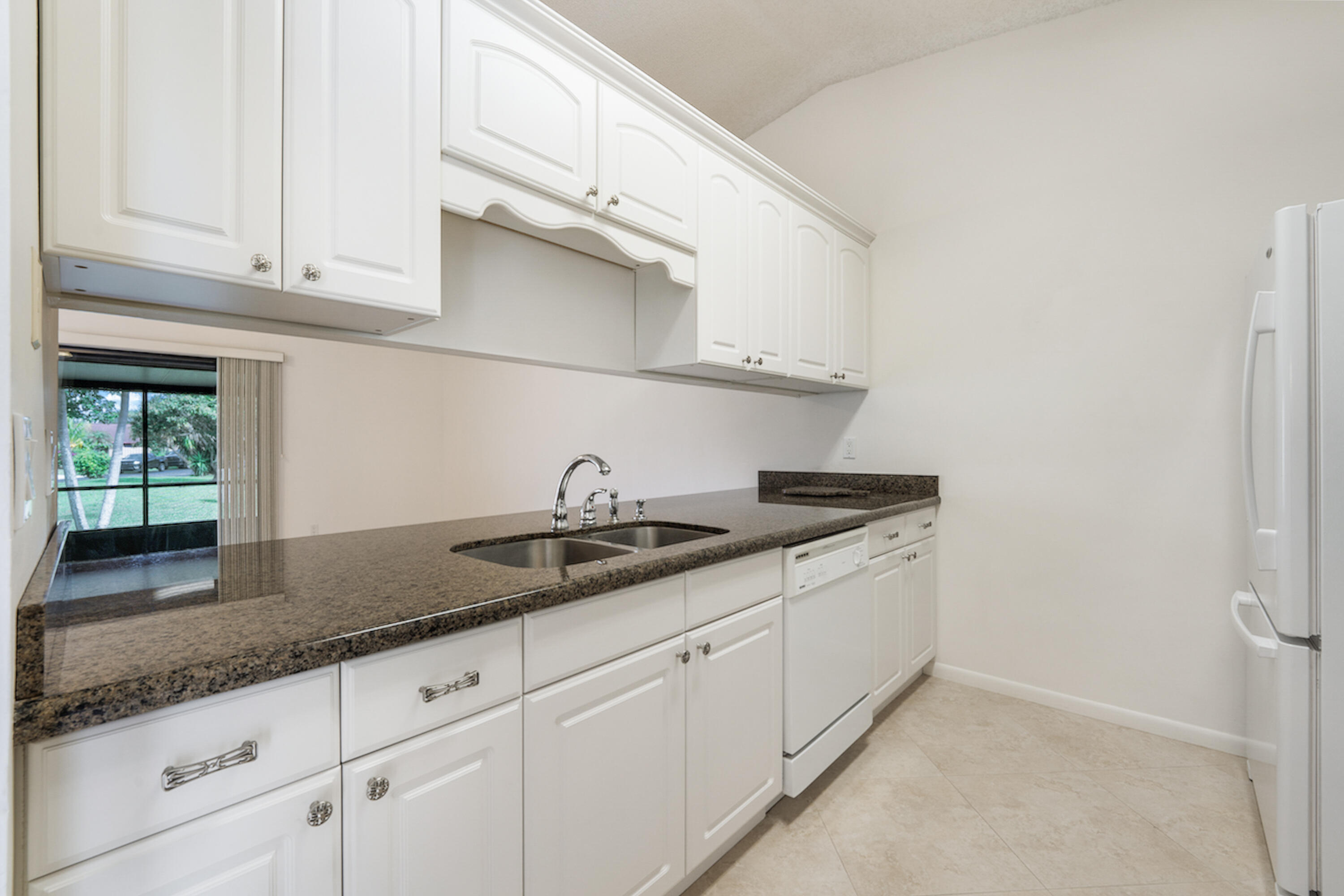 BOYNTON LAKES 3-B - Residential Lease