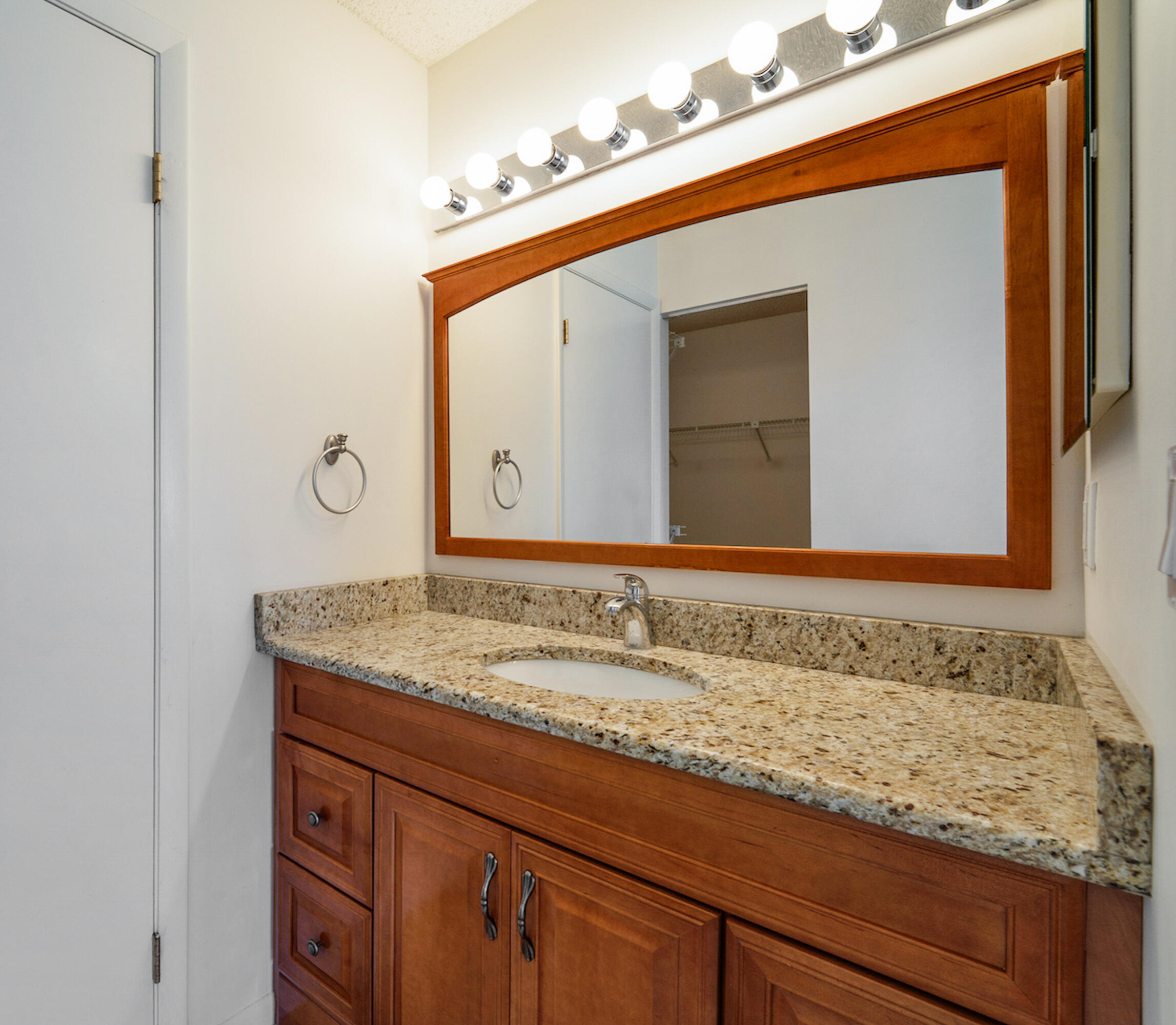 BOYNTON LAKES 3-B - Residential Lease