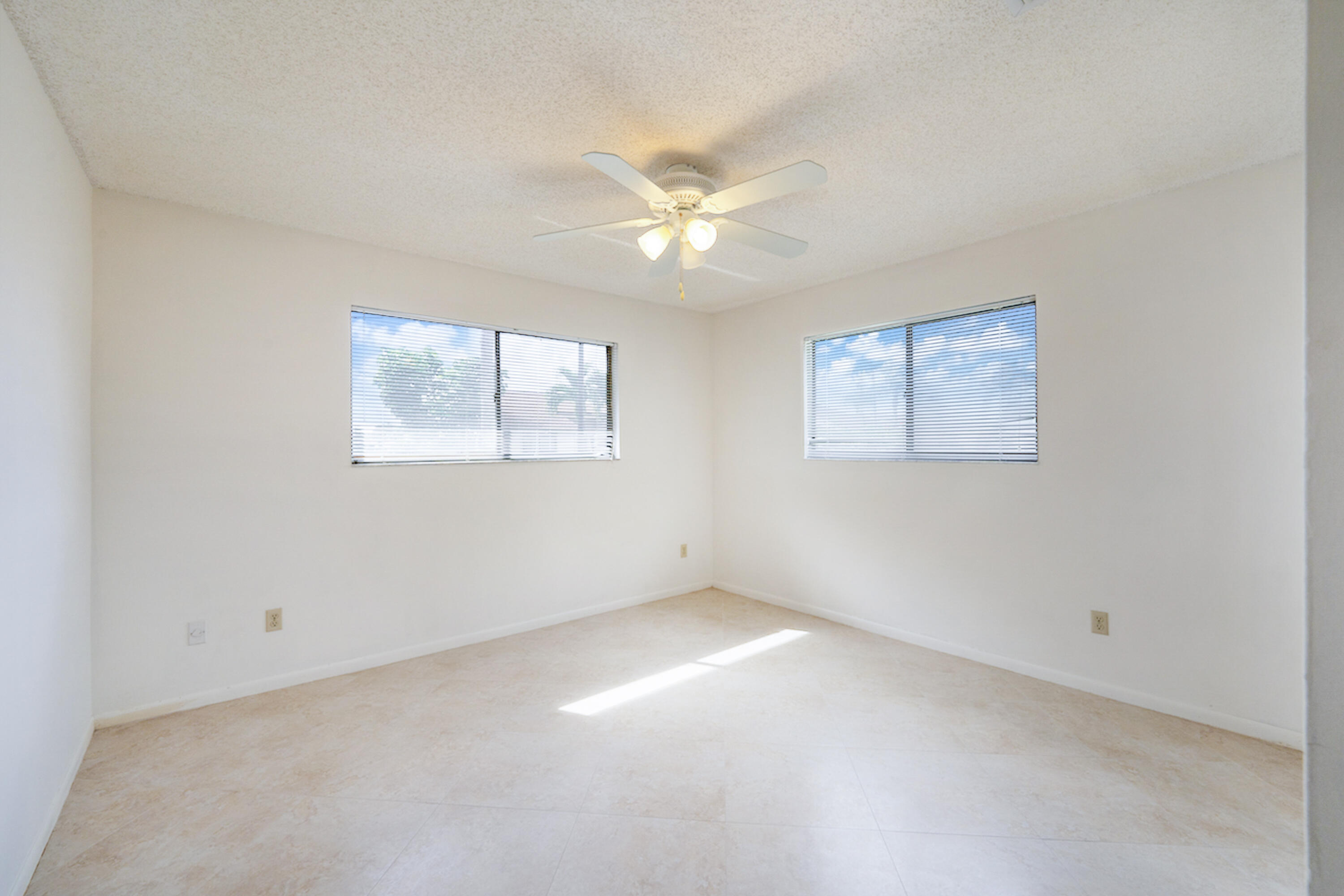 BOYNTON LAKES 3-B - Residential Lease