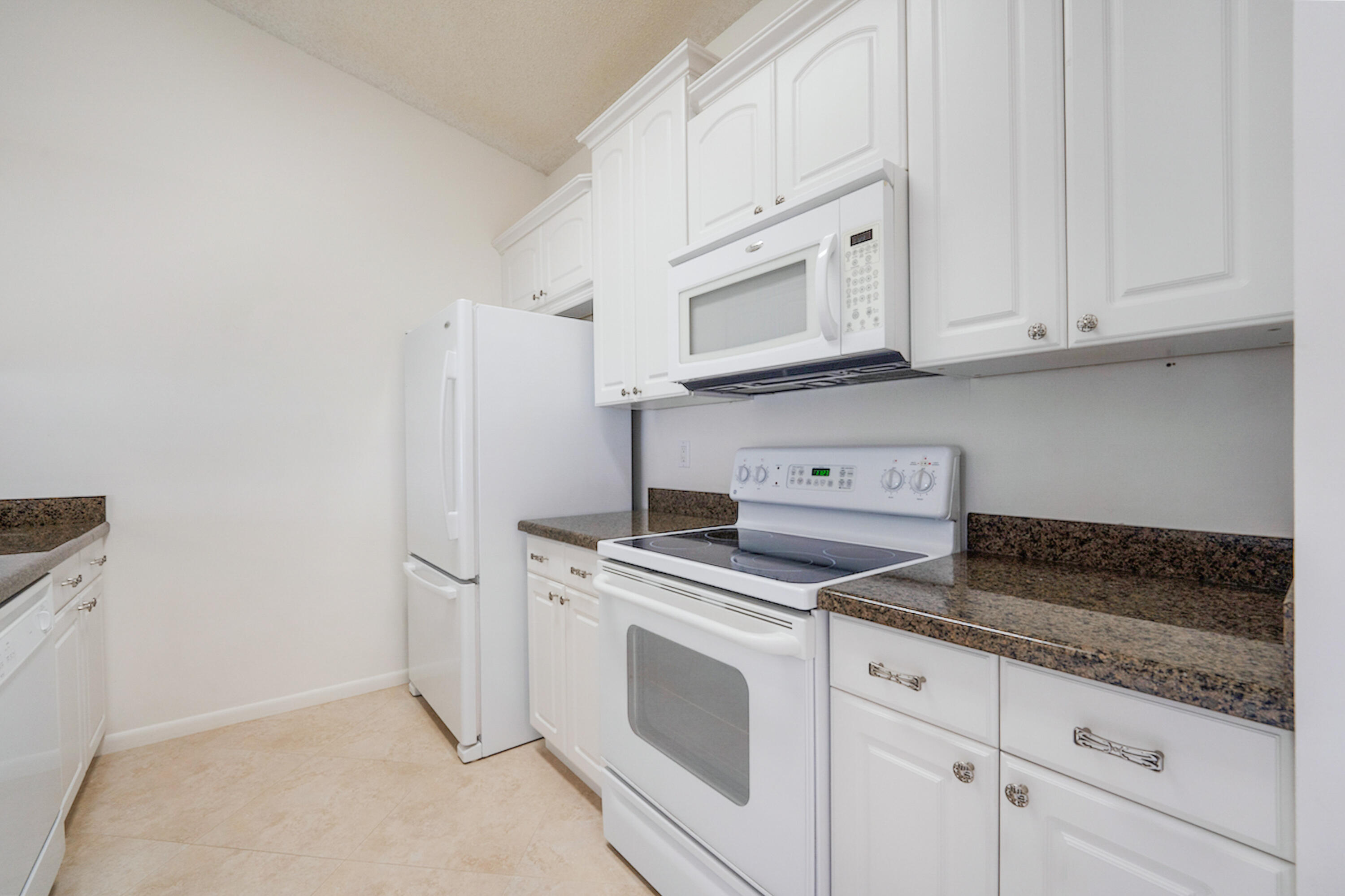 BOYNTON LAKES 3-B - Residential Lease