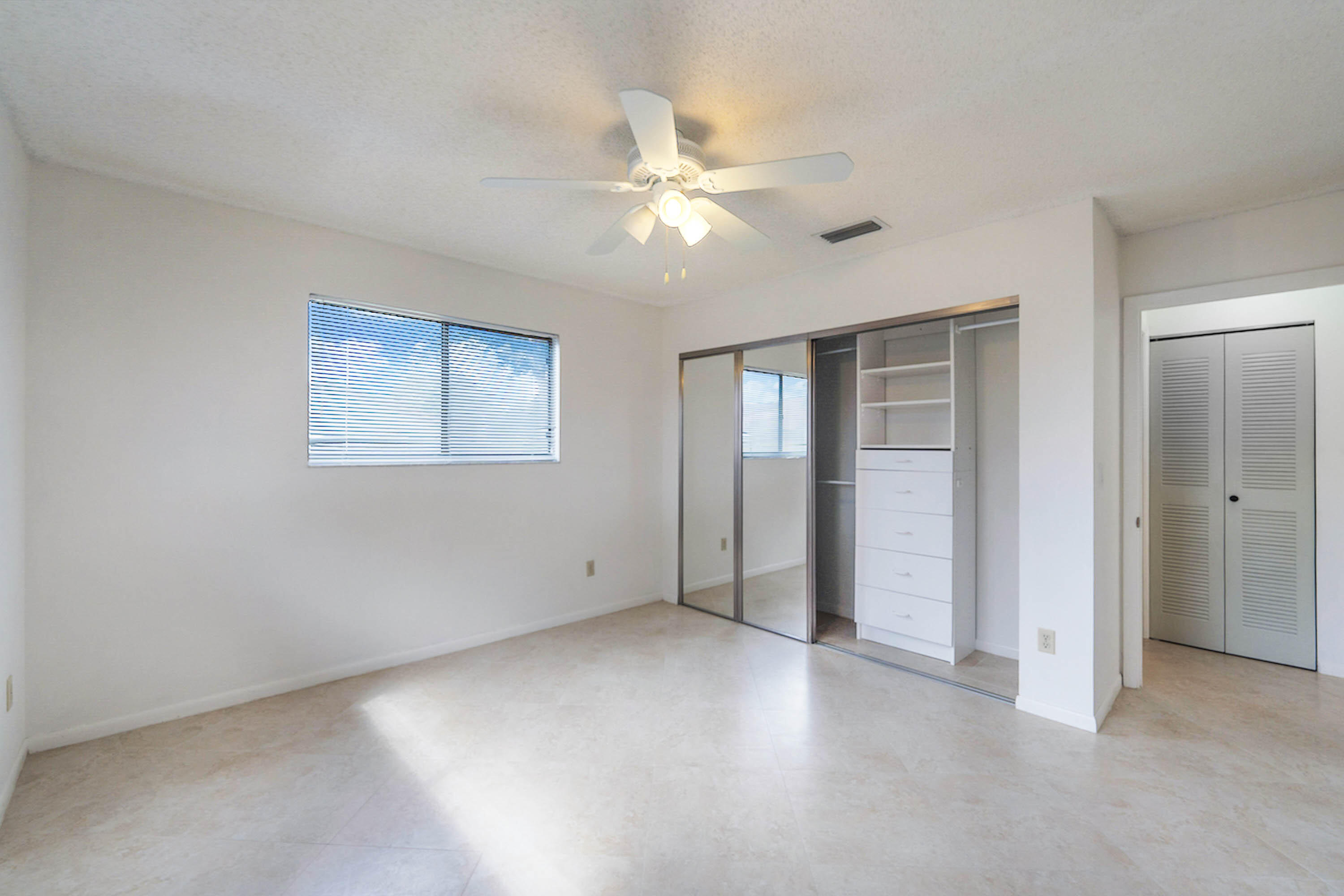 BOYNTON LAKES 3-B - Residential Lease