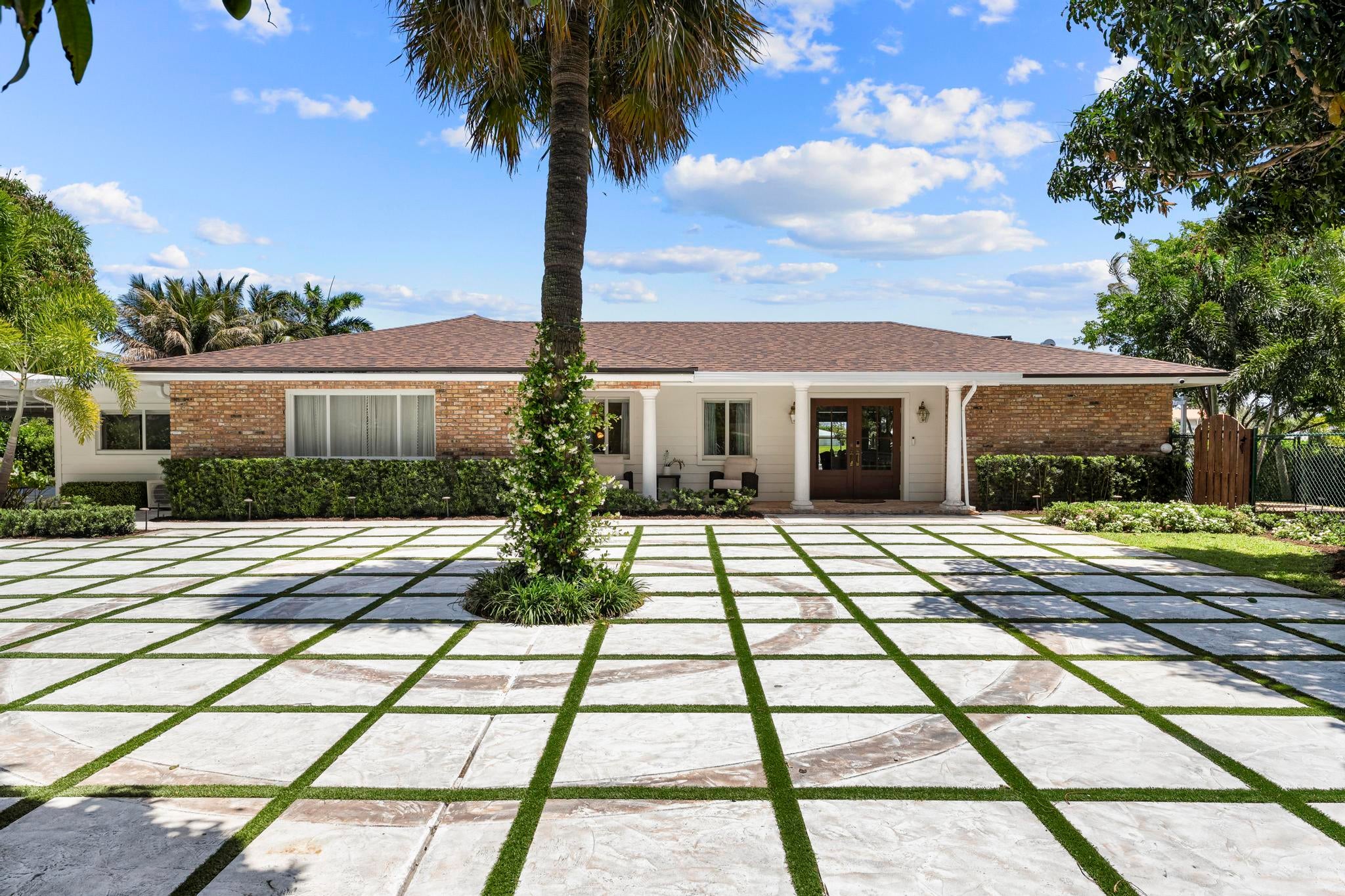 7400 W Lake Drive