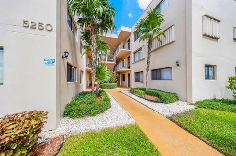 Tiny photo for 5250 LAS VERDES Circle #317, Delray Beach, FL 33484 (MLS # B26091136)