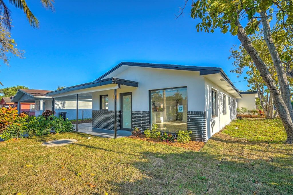 Photo of 3544 SW 12th Court, Fort Lauderdale, FL 33312 (MLS # F10524998)
