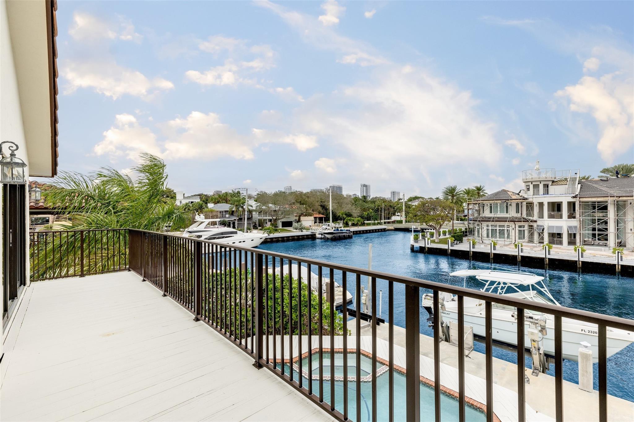 RIO VISTA ISLES - Residential