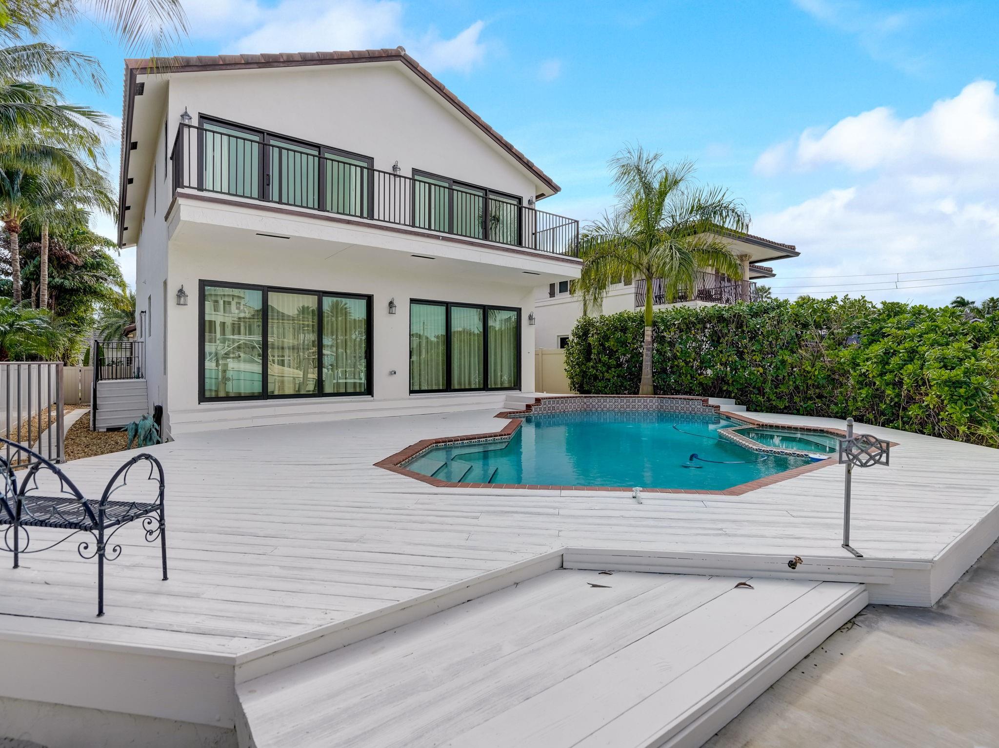RIO VISTA ISLES - Residential