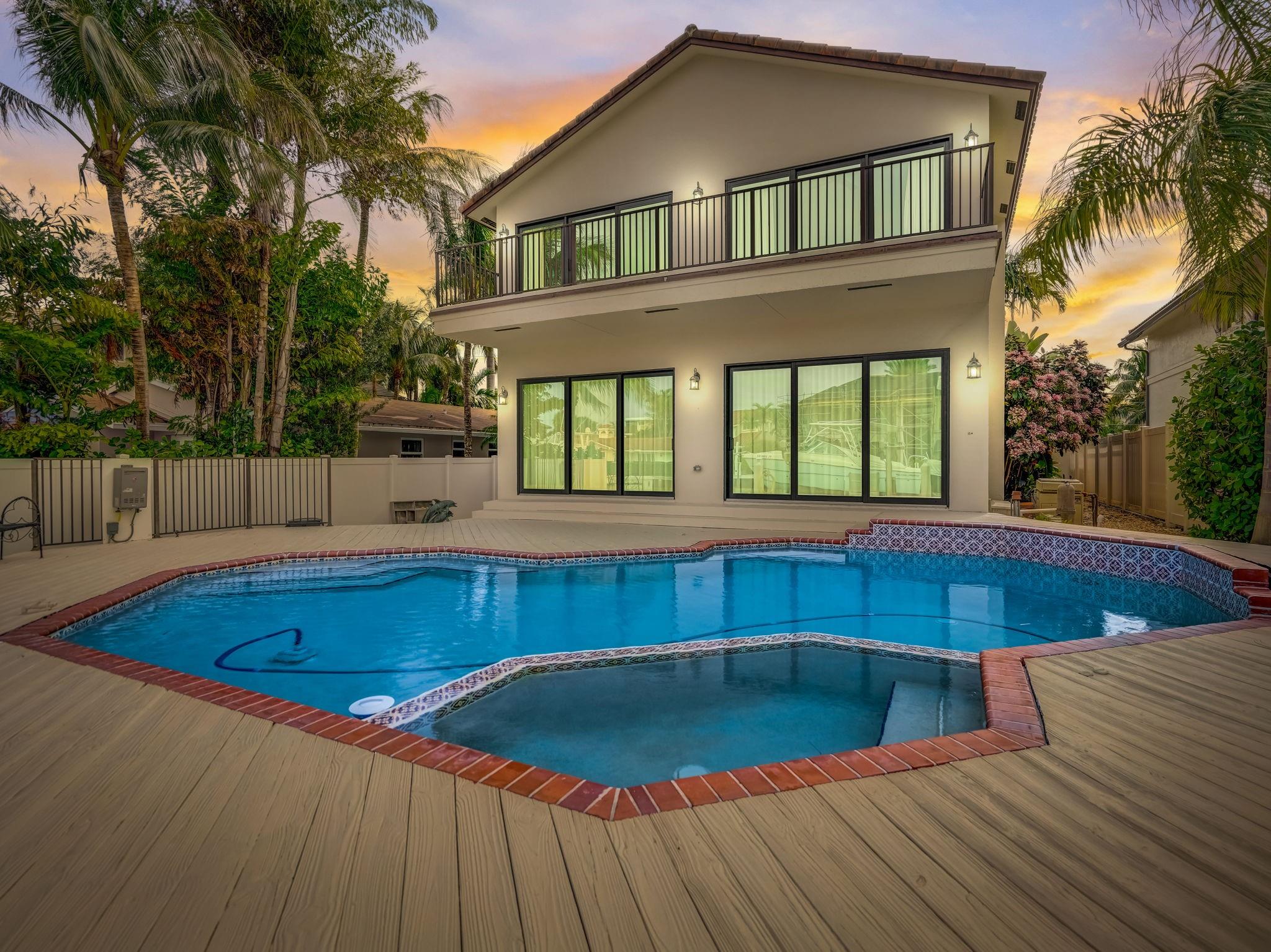 RIO VISTA ISLES - Residential