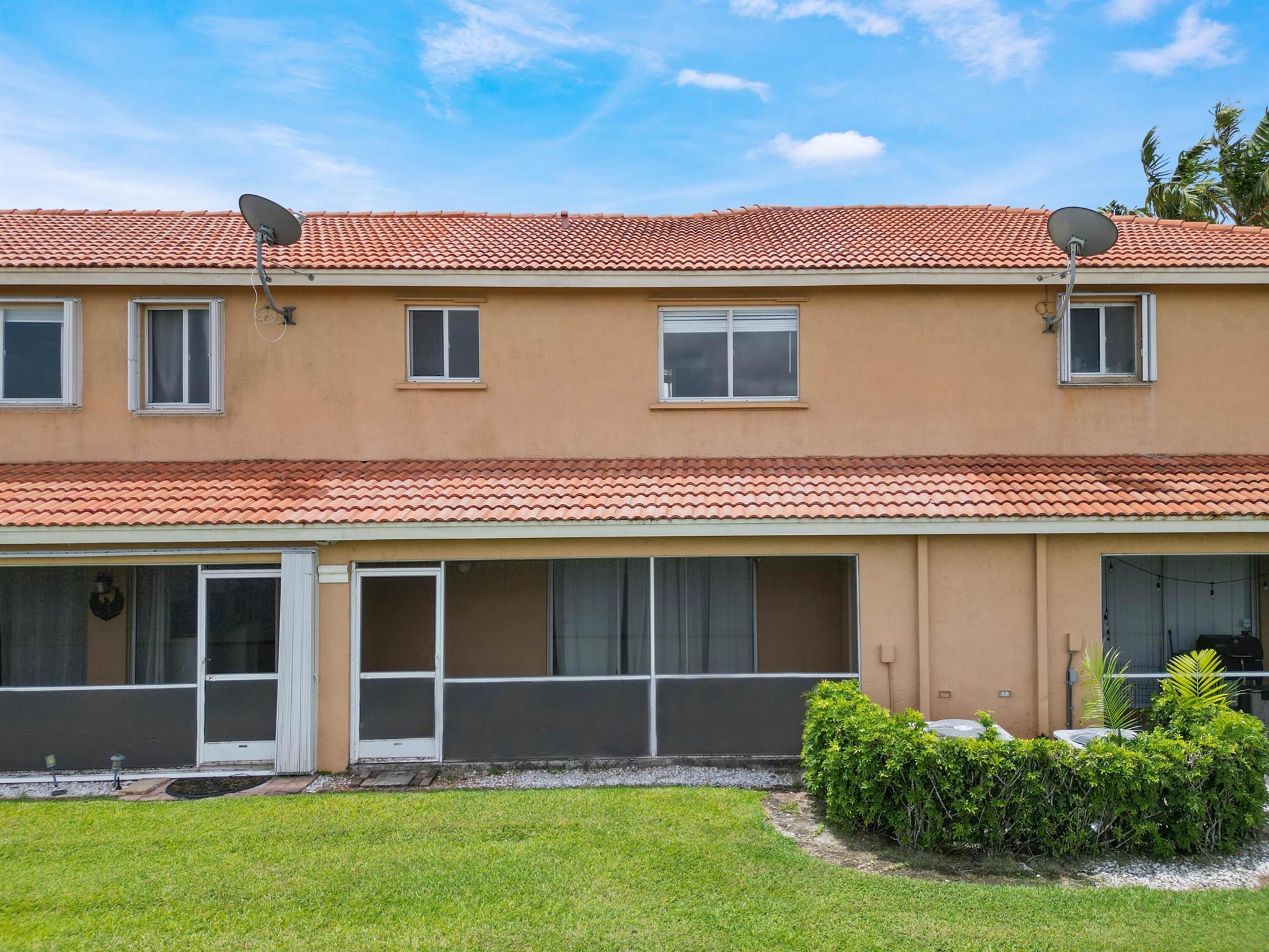 RENAISSANCE SEC 4 1 - Residential Lease