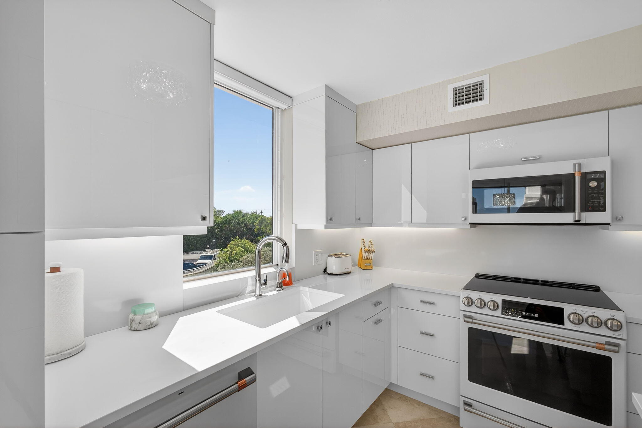 EASTPOINTE CONDO - Residential