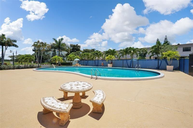 TOWNHOMES OF ORIOLE II - Residential