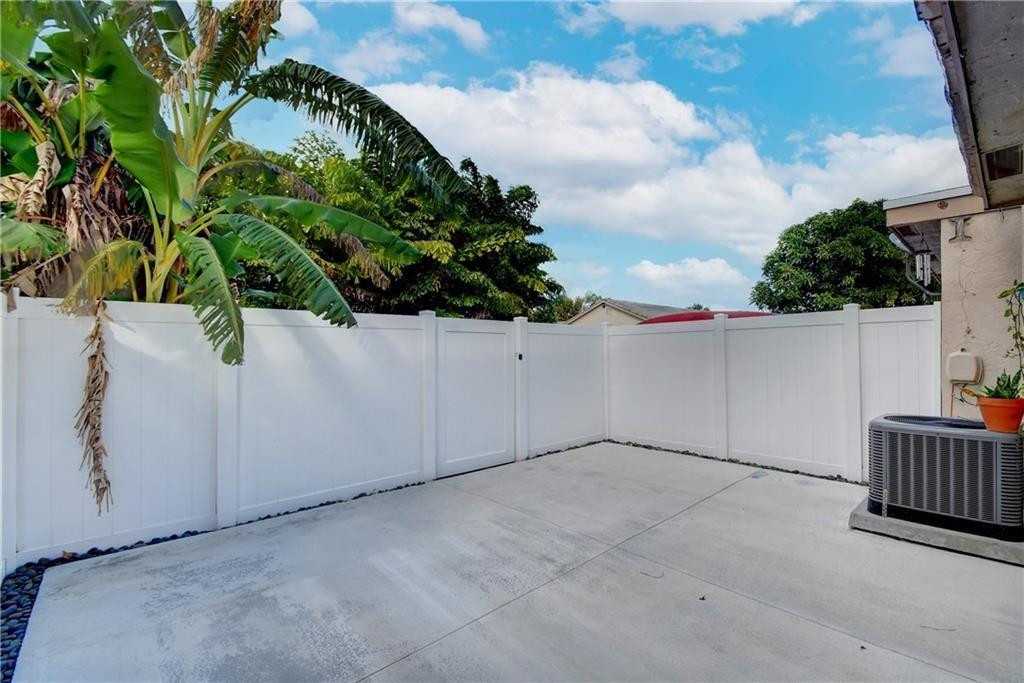 TOWNHOMES OF ORIOLE II - Residential