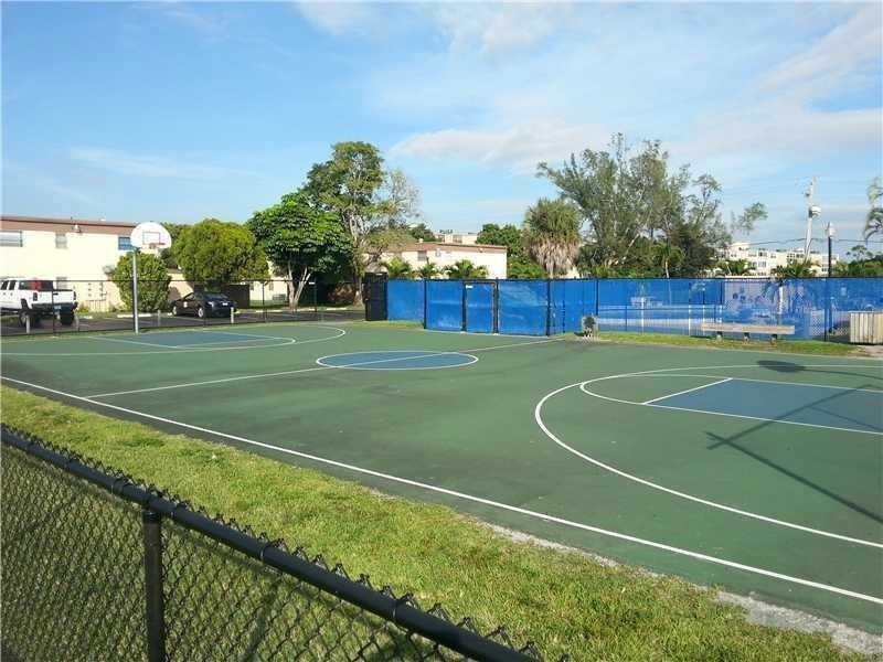 TOWNHOMES OF ORIOLE II - Residential