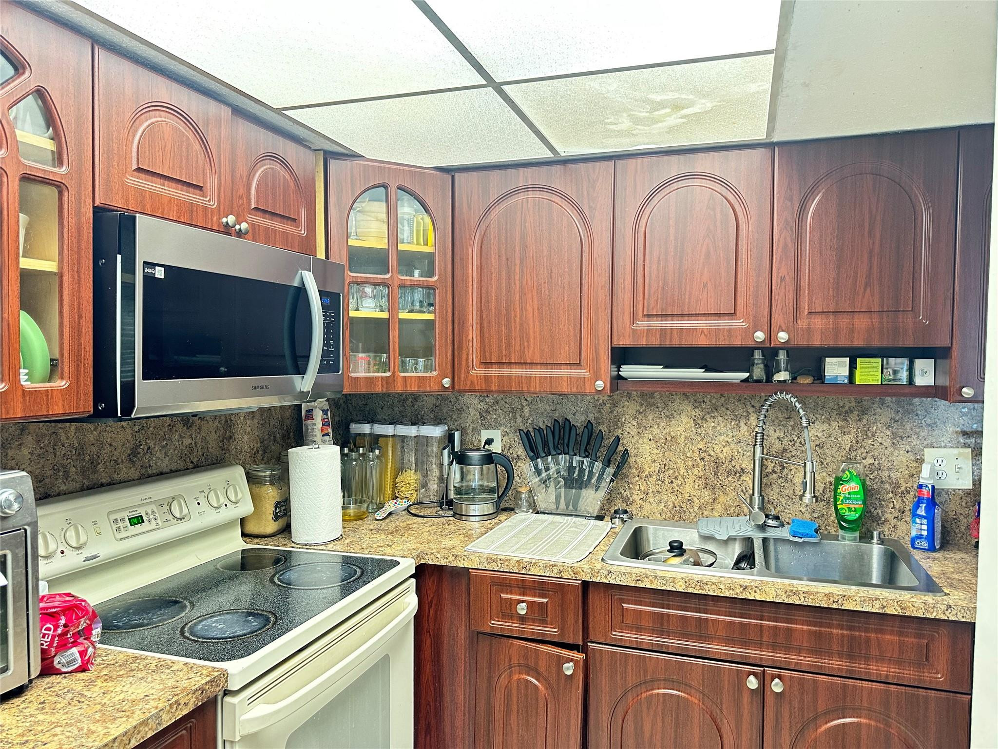 TOWNHOMES OF ORIOLE II - Residential