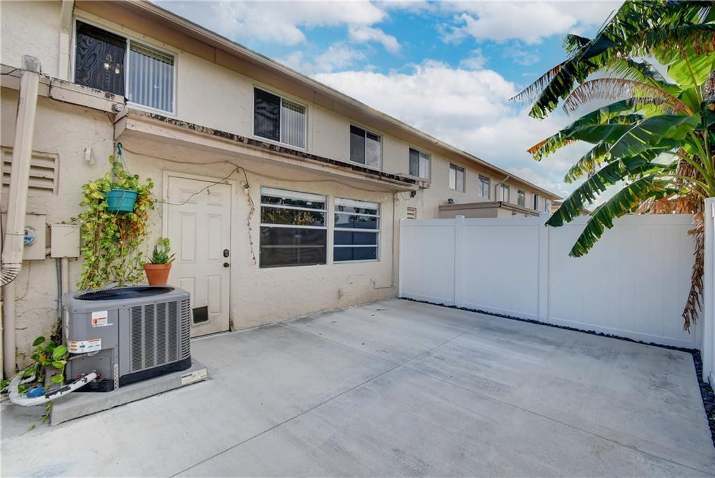 TOWNHOMES OF ORIOLE II - Residential