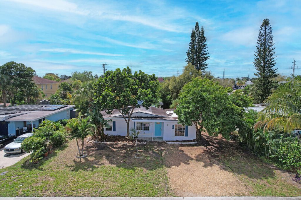 Photo of 2658 Lorraine Court, North Palm Beach, FL 33403 (MLS # R11076905)