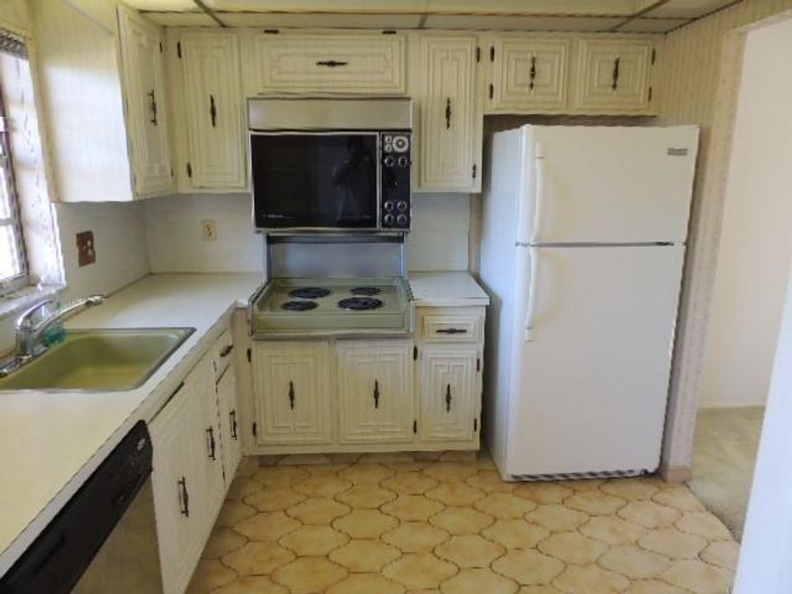 Highly desirable large 2/2 condo in the heart of it all. Close to beaches, shopping, Hard Rock, Gulfstream. Close to I-95 and other major highways. Perfect place to get away and relax. This has to be one of the most secure and best kept complexes in South  Florida. Property on Supra, please call before showing. Also note, this is not a distressed sale and unit is empty and available for fast occupancy.