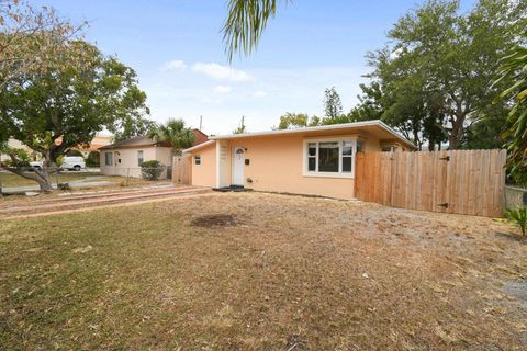 Single Family Residence in West Palm Beach FL 725 40th Street 13.jpg