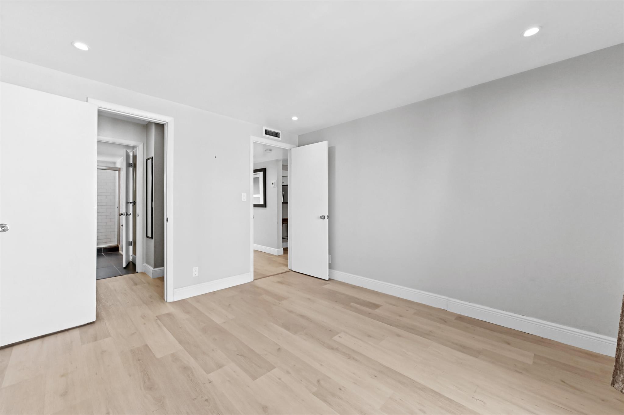 REGENCY SURF & RACQUET CL - Residential Lease