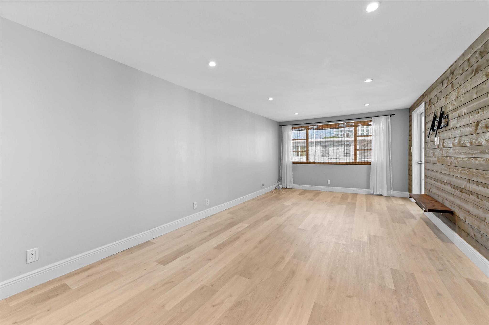 REGENCY SURF & RACQUET CL - Residential Lease